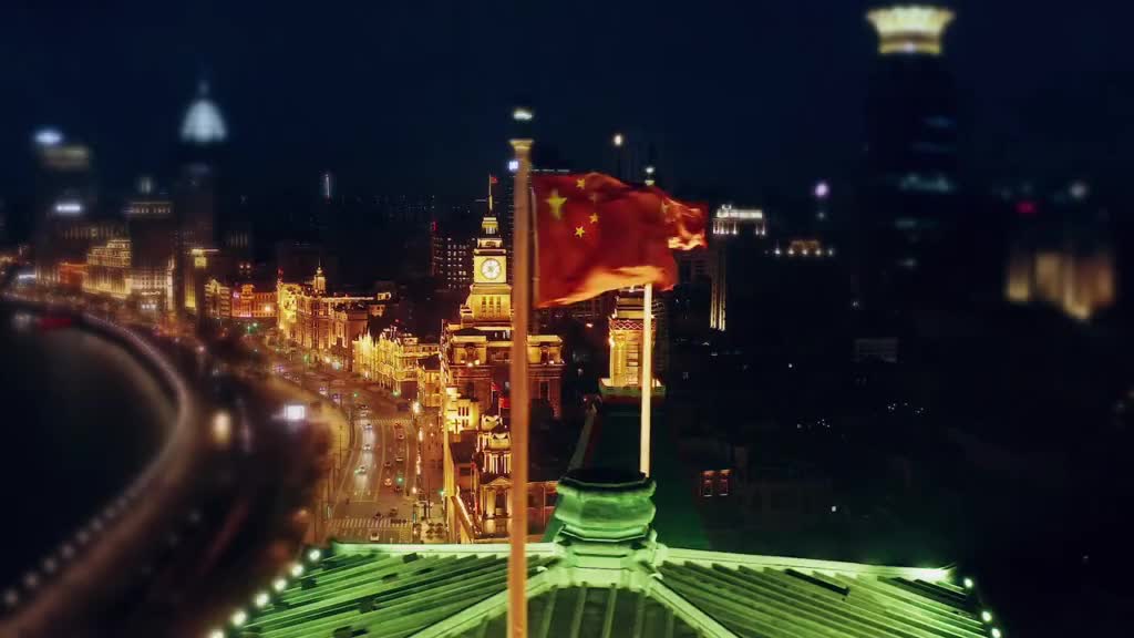 上海最繁华的霓虹街，灯红酒绿的十里洋场。何时，带你去这里压压马路